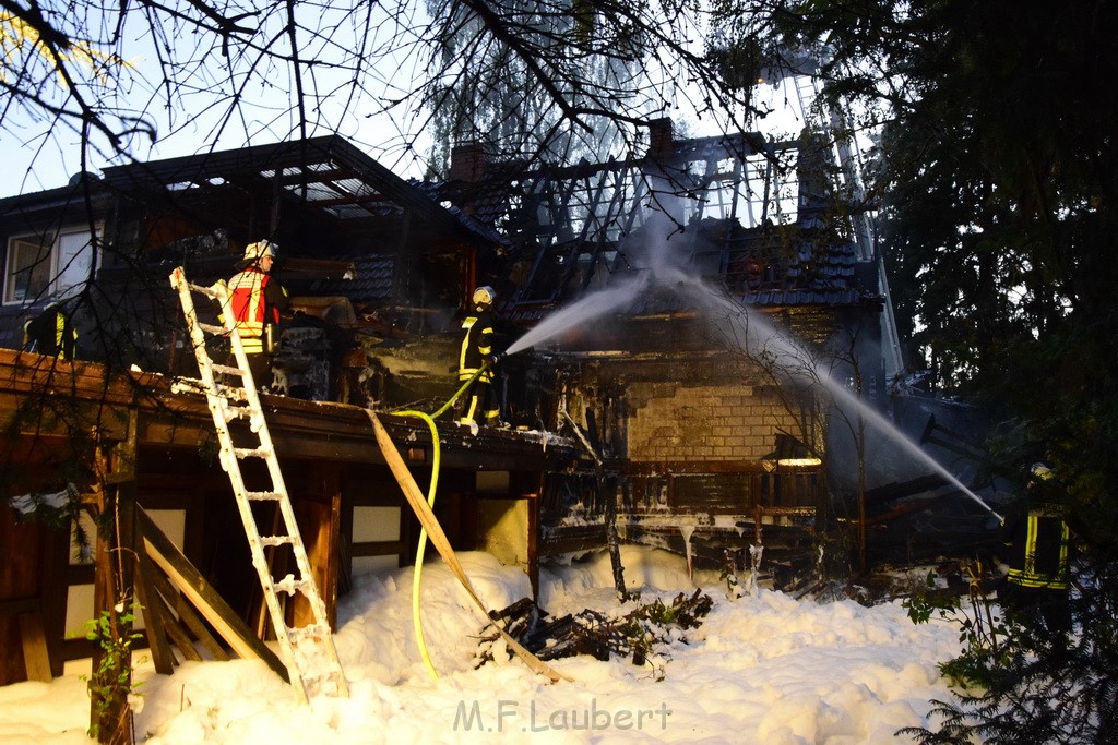 Grossfeuer Einfamilienhaus Siegburg Muehlengrabenstr P0773.JPG - Miklos Laubert